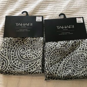 Tahari curtians